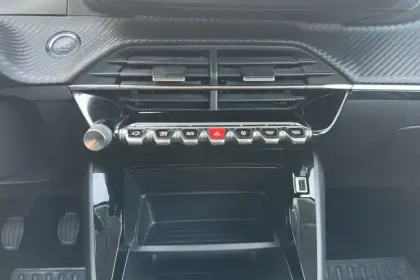 Photo 18 Peugeot 208  BlueHDi 100ch S&S BVM5