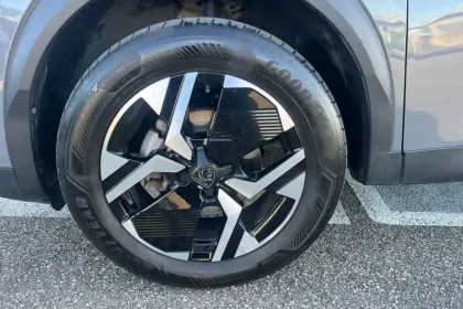 Photo 8 Peugeot 2008  PureTech 130 S&S EAT8