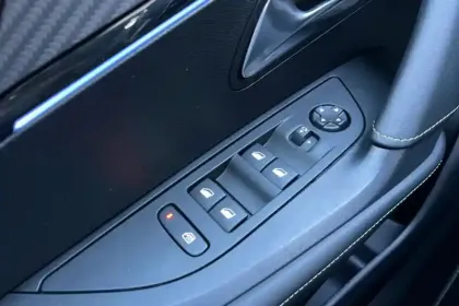 Photo 23 Peugeot 2008  PureTech 130 S&S EAT8