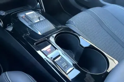 Photo 24 Peugeot 2008  PureTech 130 S&S EAT8