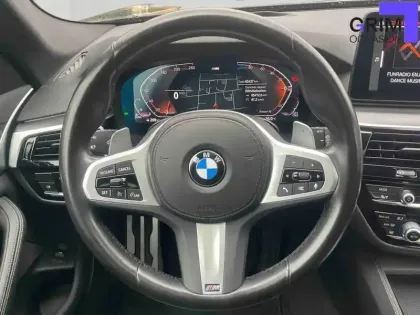 Photo 5 BMW Serie 5 Touring 520d TwinPower Turbo xDrive 190 ch BVA8