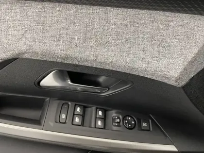 Photo 63 Peugeot 3008  Hybrid 145 e-DCS6
