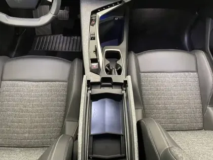 Photo 24 Peugeot 3008  Hybrid 145 e-DCS6