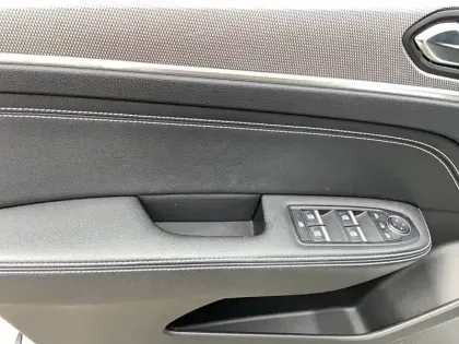 Photo 10 Renault Arkana  TCe 140 EDC FAP - 21B