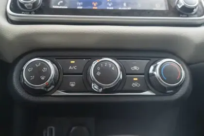 Photo 33 Nissan Micra  IG-T 92