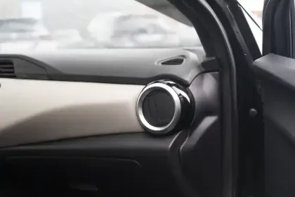 Photo 27 Nissan Micra  IG-T 92