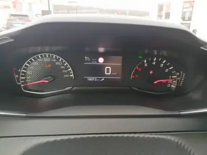 Photo 32 Peugeot 208  PureTech 100 S&S BVM6