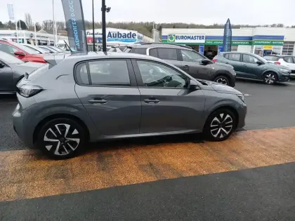 Photo 45 Peugeot 208  PureTech 100 S&S BVM6