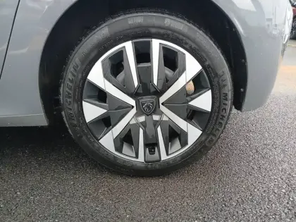 Photo 39 Peugeot 208  PureTech 100 S&S BVM6