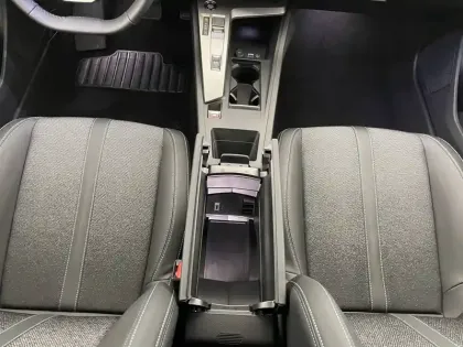 Photo 24 Peugeot 308  Hybrid 136 e-DCS6