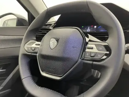 Photo 60 Peugeot 308  Hybrid 145 e-DCS6