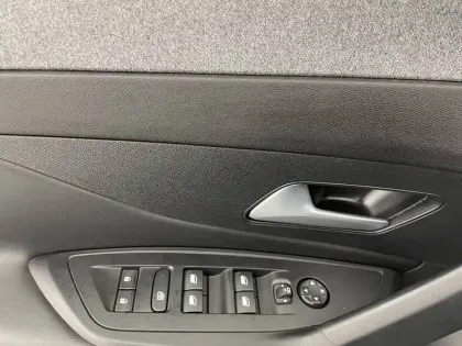 Photo 31 Peugeot 308  Hybrid 136 e-DCS6