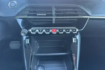 Photo 19 Peugeot 208  Electrique 50 kWh 136ch