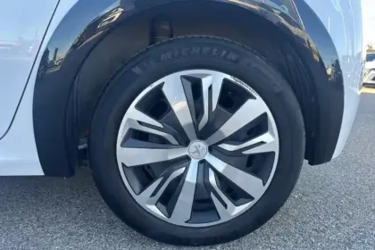 Photo 11 Peugeot 208  Electrique 50 kWh 136ch