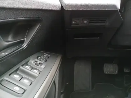 Photo 37 Peugeot 5008  Hybrid 136 e-DCS6