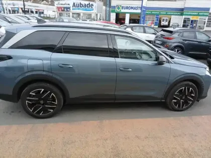 Photo 23 Peugeot 5008  Hybrid 136 e-DCS6