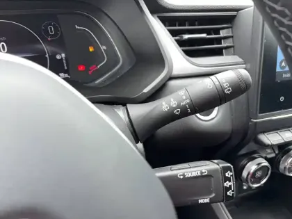 Photo 93 Renault Captur  E-Tech hybride 145