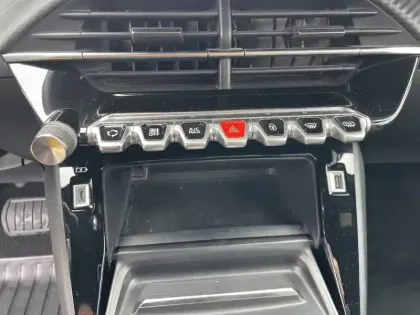 Photo 21 Peugeot 2008  BlueHDi 130 S&S EAT8