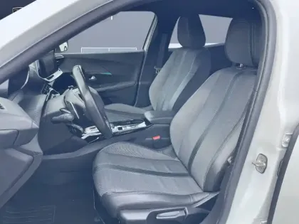 Photo 13 Peugeot 2008  BlueHDi 130 S&S EAT8