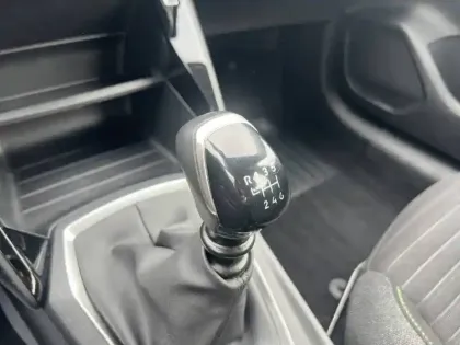 Photo 62 Peugeot 208  PureTech 100 S&S BVM6