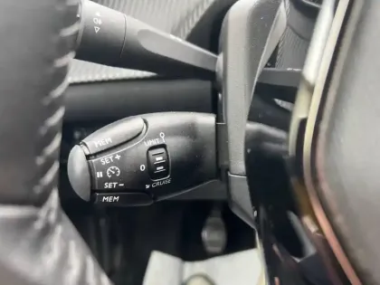 Photo 63 Peugeot 208  PureTech 100 S&S BVM6