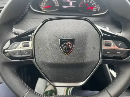 Photo 42 Peugeot 208  PureTech 100 S&S BVM6