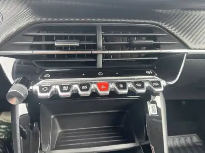 Photo 61 Peugeot 208  PureTech 100 S&S BVM6