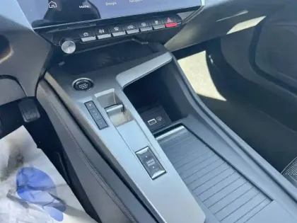 Photo 61 Peugeot 308  PHEV 180 e-EAT8