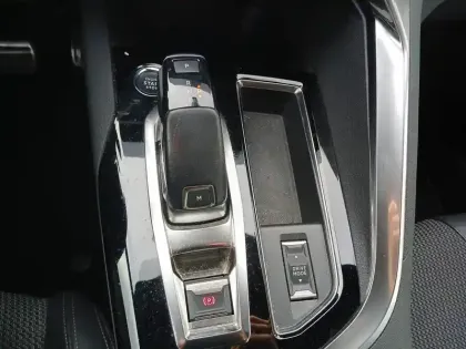 Photo 12 Peugeot 3008  PureTech 130ch S&S EAT8