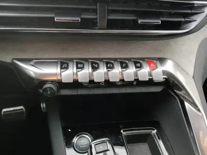 Photo 16 Peugeot 3008  PureTech 130ch S&S EAT8