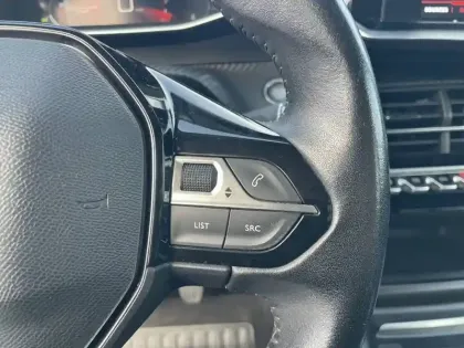 Photo 25 Peugeot 2008  PureTech 100 S&S BVM6