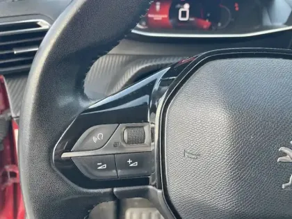 Photo 24 Peugeot 2008  PureTech 100 S&S BVM6