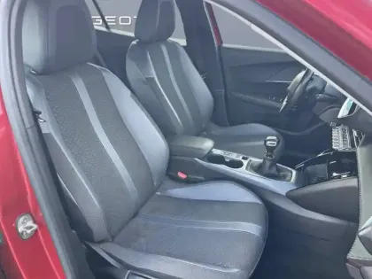 Photo 45 Peugeot 2008  PureTech 100 S&S BVM6