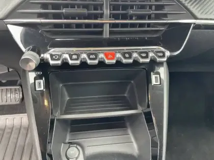 Photo 22 Peugeot 208  Electrique 50 kWh 136ch