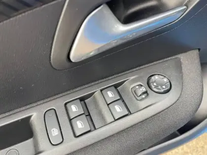 Photo 27 Peugeot 208  Electrique 50 kWh 136ch