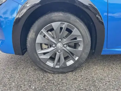 Photo 8 Peugeot 208  Electrique 50 kWh 136ch