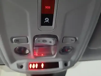 Photo 56 Peugeot 208  Hybrid 100 e-DCS6