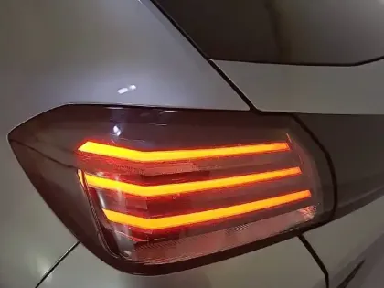 Photo 47 Peugeot 208  Hybrid 100 e-DCS6