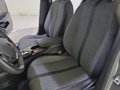 Photo 72 Peugeot 208  Hybrid 100 e-DCS6