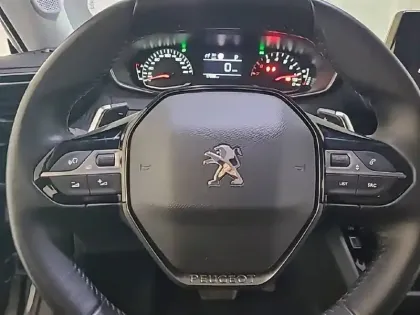 Photo 8 Peugeot 2008  PureTech 130 S&S EAT8