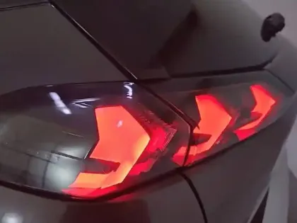 Photo 16 Peugeot 2008  PureTech 130 S&S EAT8