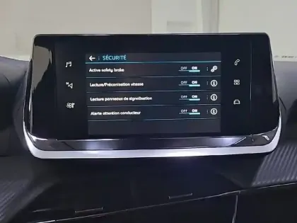 Photo 21 Peugeot 2008  PureTech 130 S&S EAT8