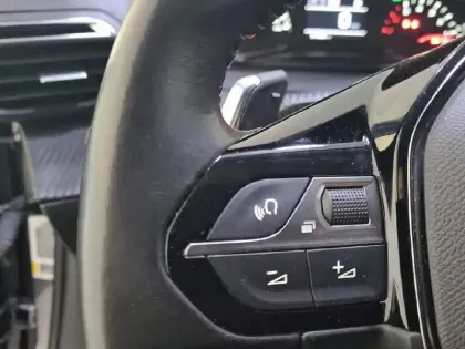 Photo 26 Peugeot 2008  PureTech 130 S&S EAT8