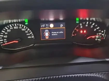 Photo 9 Peugeot 2008  PureTech 130 S&S EAT8