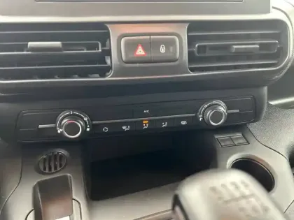 Photo 82 Peugeot Partner  FOURGON XL 950 KG BLUEHDI 100 S&S BVM6