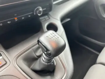 Photo 75 Peugeot Partner  FOURGON XL 950 KG BLUEHDI 100 S&S BVM6