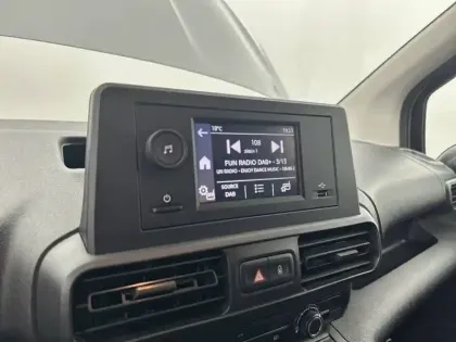 Photo 81 Peugeot Partner  FOURGON XL 950 KG BLUEHDI 100 S&S BVM6