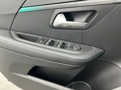 Photo 14 Peugeot 208  PureTech 130 S&S EAT8