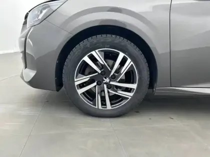 Photo 12 Peugeot 208  PureTech 130 S&S EAT8