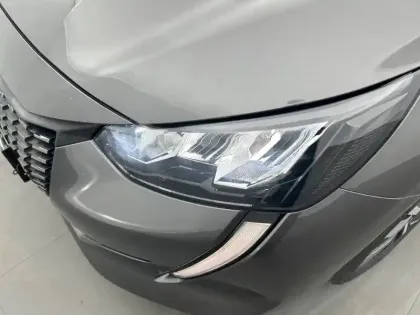 Photo 15 Peugeot 208  PureTech 130 S&S EAT8